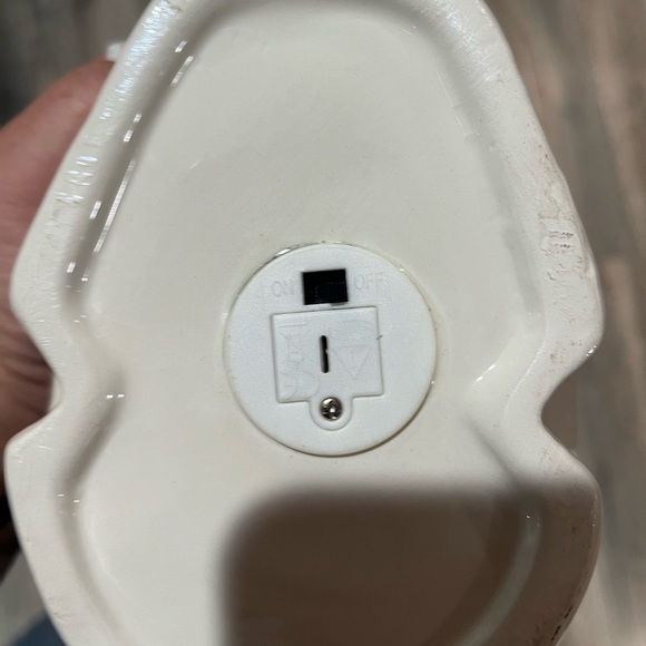 6/$25 White Ceramic Skull Decor - Picture 12 of 12